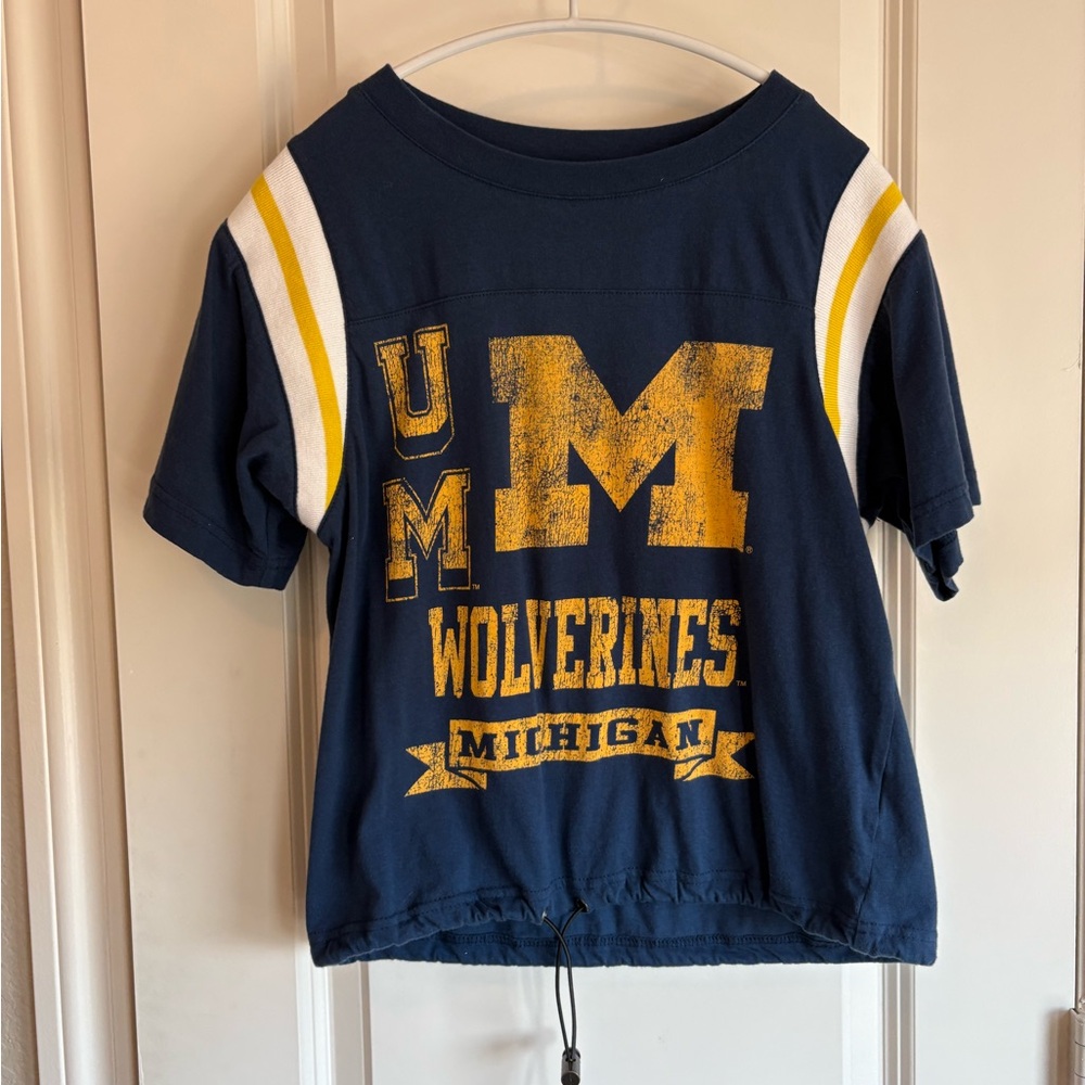 Wear by Erin Andrews Michigan Wolverines cinched tee